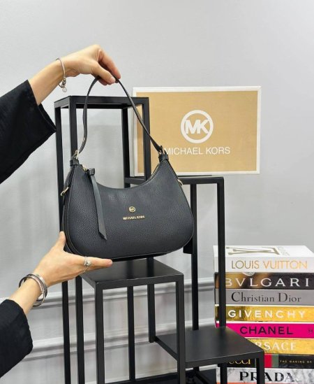 Michelle kors حجم وسط