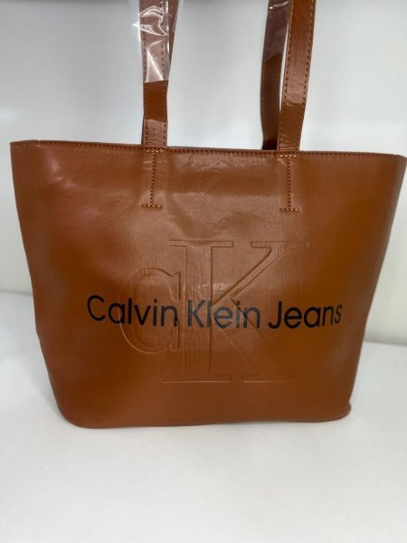 شنطة Calvin Klein حجم كبير