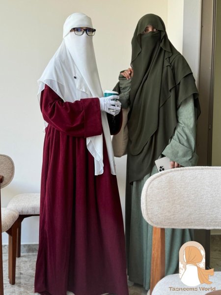 عباية لانا قماش كوردروي ربيعي مع معاصم ( باستثناء اللون الخمري ) بتلبس لحد طول 172 سم ووزن 100 كيلو