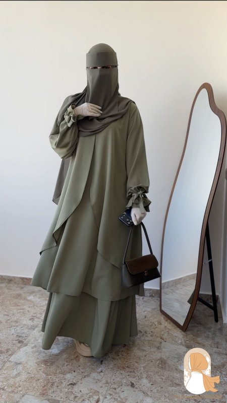 طقم ماسة ( كاب + تنورة )  قماش برادا ون سايز بلبس لحد طول 175 سم ووزن 90 كيلو