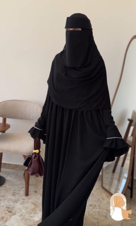 أسود