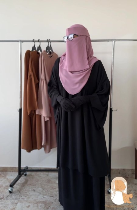 أسود