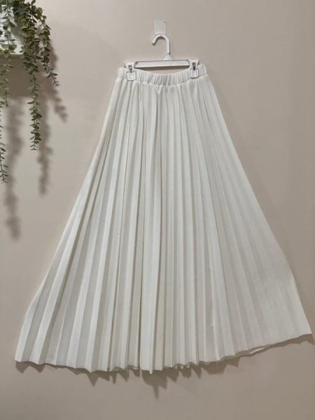 تنورة كسرات أوف وايت